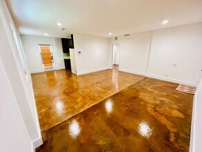 1053 Ellis Rd S in Jacksonville, FL - Building Photo - Building Photo