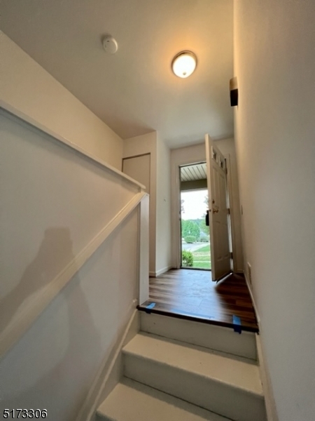 92 Wood Duck Ct in Hackettstown, NJ - Foto de edificio - Building Photo