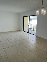 1522 Lake Crystal Dr in West Palm Beach, FL - Building Photo - Building Photo