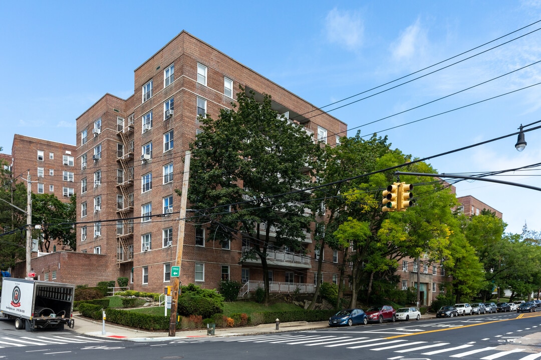 5601 Riverdale Ave in Bronx, NY - Foto de edificio