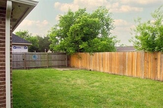 907 Meriott St in Ennis, TX - Building Photo - Building Photo