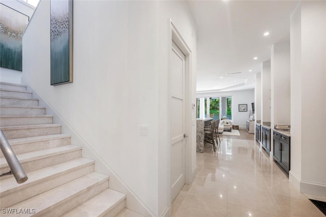 1844 Alamanda Dr in Naples, FL - Foto de edificio