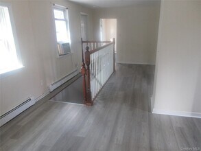 122 N Liberty Dr in Stony Point, NY - Building Photo - Building Photo