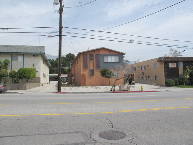 14059 Foothill Blvd in Sylmar, CA - Building Photo - Building Photo