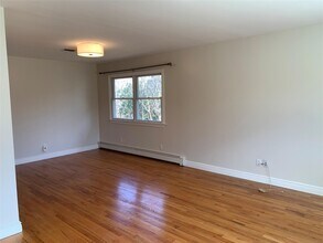 53 Willis St in Northport, NY - Building Photo - Building Photo