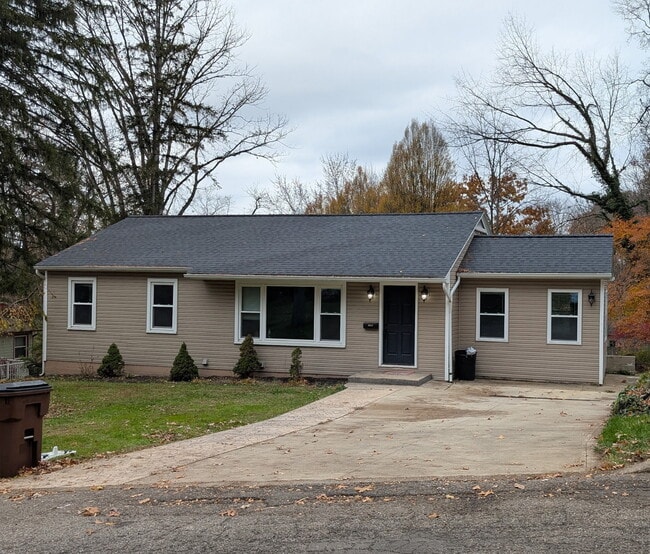 1009 E High St in Mount Vernon, OH - Building Photo - Building Photo