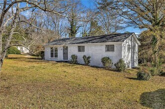 2356 County Line Rd SW in Atlanta, GA - Building Photo - Building Photo