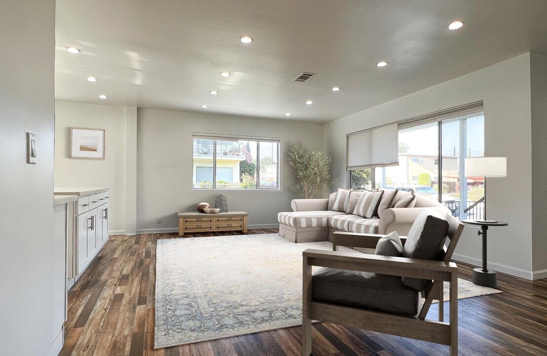 345 N Florence St in Burbank, CA - Building Photo