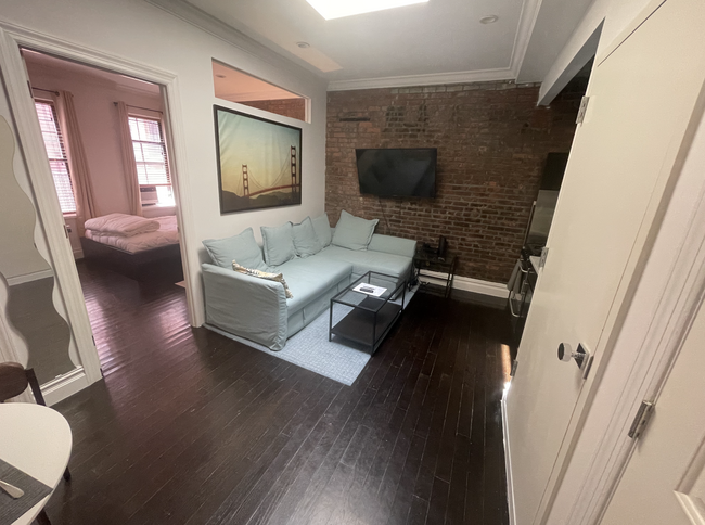 412 W 36th St., Unit 5B in New York, NY - Building Photo - Building Photo