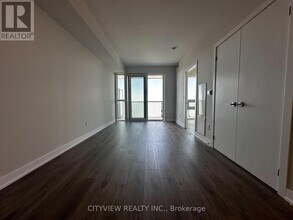 430-4430 Square One Dr in Mississauga, ON - Building Photo - Building Photo
