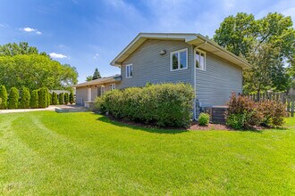 620 Lamorak Dr in Schaumburg, IL - Building Photo - Building Photo