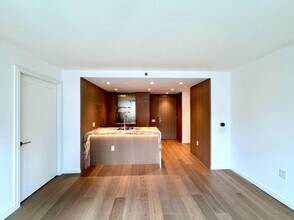 111 W 56th St in New York, NY - Building Photo - Building Photo