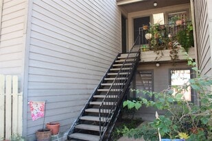 16111 Aspenglen Dr, Unit 1010 in Houston, TX - Building Photo