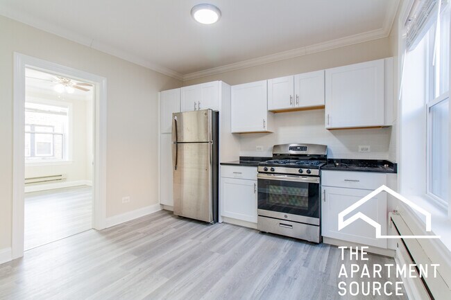 837.5 W Cornelia Ave, Unit 3S in Chicago, IL - Building Photo - Building Photo