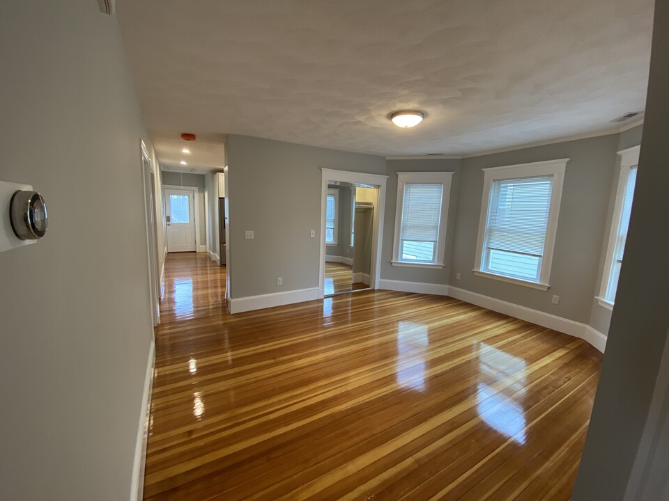 307 Highland Ave, Unit 1 in Somerville, MA - Foto de edificio
