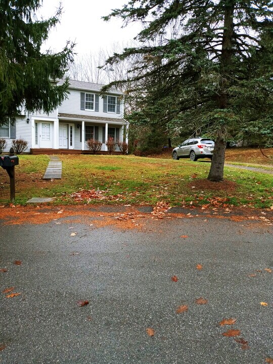 114 Clarette Rd, Unit 114 in Pittsburgh, PA - Foto de edificio