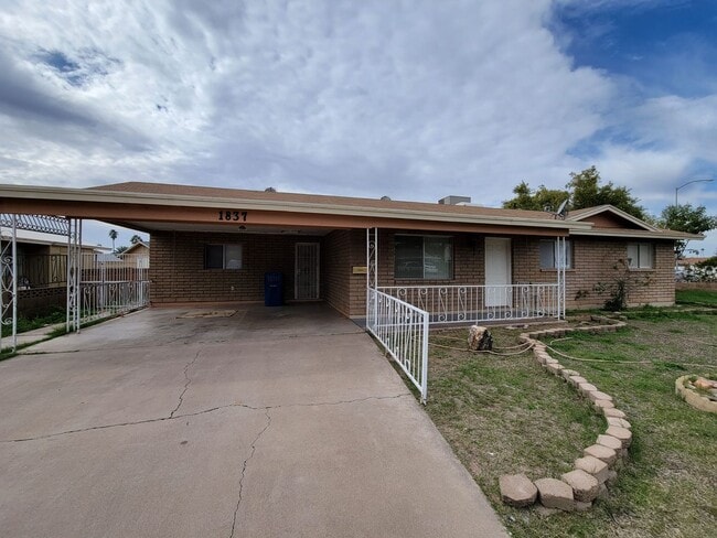 1837 E Brookdale St in Mesa, AZ - Building Photo - Building Photo