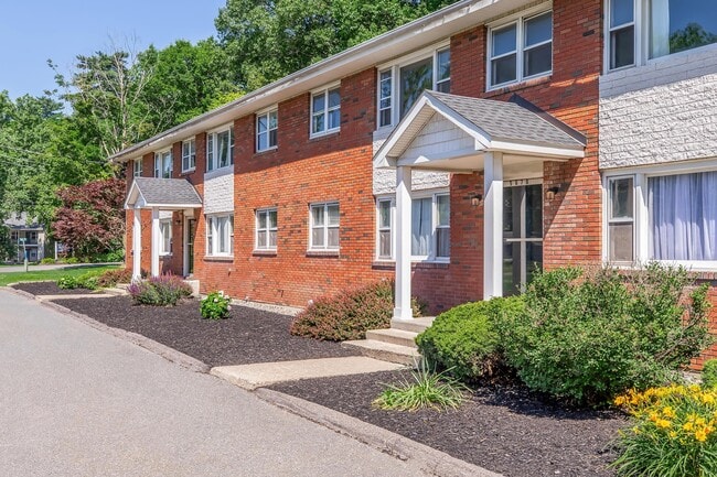 Sitterly Manor in Clifton Park, NY - Building Photo - Building Photo