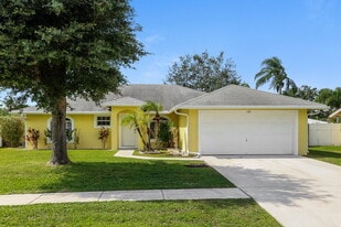 109 Almeria St in Royal Palm Beach, FL - Building Photo