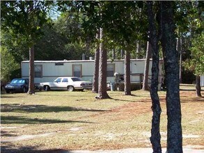157 Laurel St in Defuniak Springs, FL - Foto de edificio - Building Photo