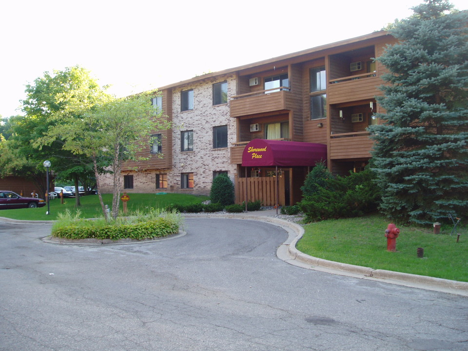 Shorewood Place Apartments in Shorewood, MN - Building Photo