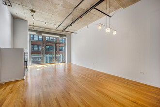 933 W Van Buren St in Chicago, IL - Building Photo - Building Photo