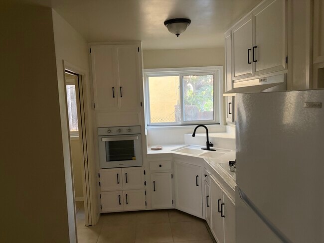 1286 W 36th St, Unit Unit 2, Unit Unit 2
