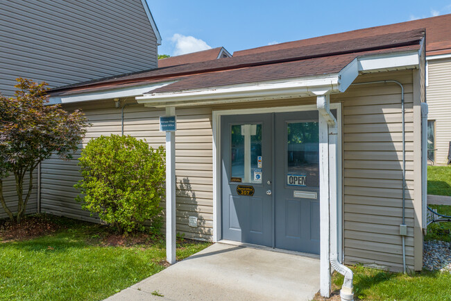 Watergap Village Apartments in Delaware Water Gap, PA - Foto de edificio - Building Photo