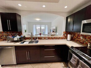 10807 NW 84th Ln in Doral, FL - Building Photo - Building Photo