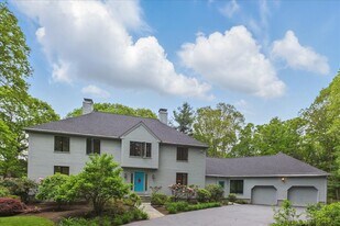 183 Kings Grant Rd in Weston, MA - Building Photo