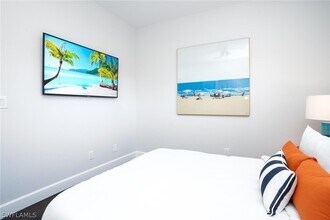 8521 Violeta St in Bonita Springs, FL - Foto de edificio - Building Photo