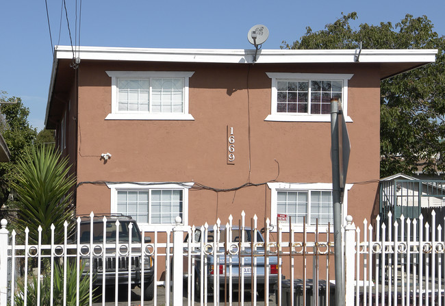 1669 81st Ave in Oakland, CA - Foto de edificio - Building Photo