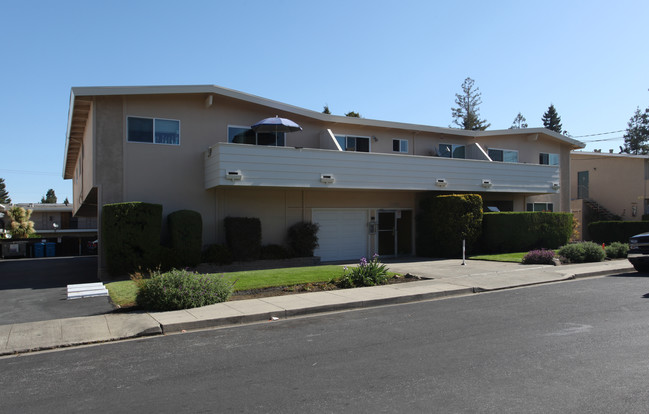 1525 Regent St in Redwood City, CA - Foto de edificio - Building Photo