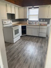 1807 E 16th St N in Wichita, KS - Foto de edificio - Building Photo