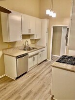 Woodland Manor in North Hollywood, CA - Building Photo