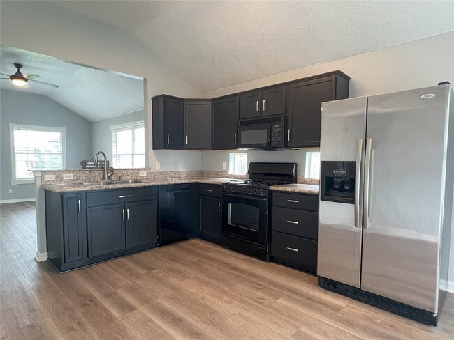 204 Laney St in Brenham, TX - Building Photo - Building Photo