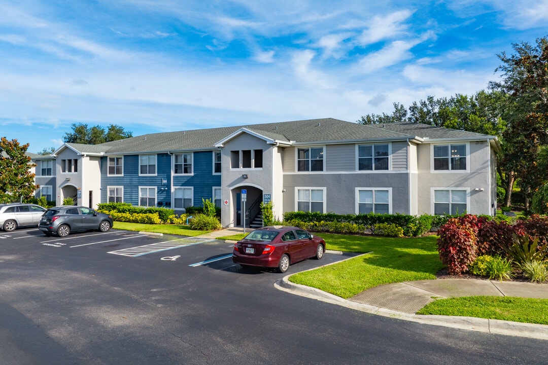 Madalyn Landing in Palm Bay, FL - Foto de edificio