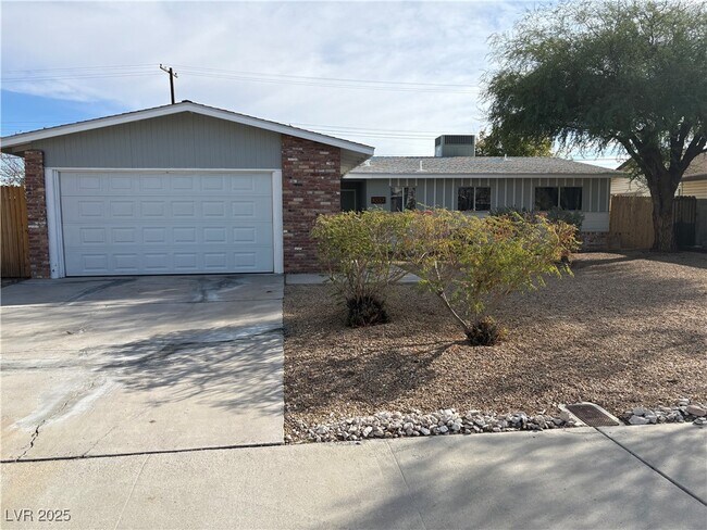 2005 Fontenelle St in Las Vegas, NV - Building Photo - Building Photo