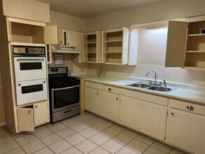609 Sunset Ln in Alvin, TX - Building Photo - Building Photo
