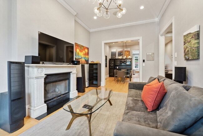 546 Columbus Ave, Unit 1 in Boston, MA - Foto de edificio - Building Photo