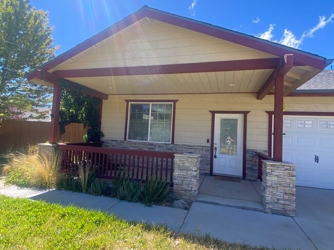 property at 1013 Eagle Ln