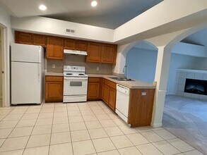54336 E Annsbury Cir in Shelby Township, MI - Building Photo - Building Photo