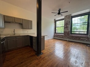 30 Lincoln St in Westbrook, ME - Building Photo - Building Photo