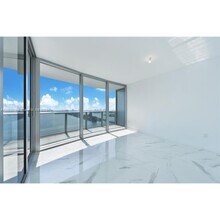 488 NE 18th St in Miami, FL - Building Photo - Building Photo