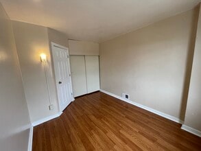 343 Hemlock Dr in Carnot-Moon, PA - Building Photo - Building Photo