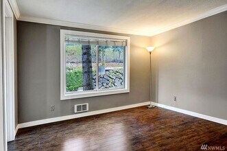4737 W Lake Sammamish Pkwy SE in Issaquah, WA - Building Photo - Building Photo