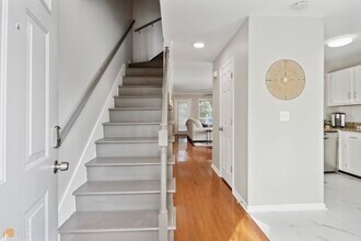 5212 Laurel Bridge Dr SE in Smyrna, GA - Foto de edificio - Building Photo