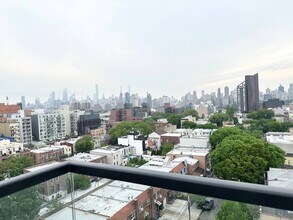 31-16 21st St in Queens, NY - Building Photo - Building Photo