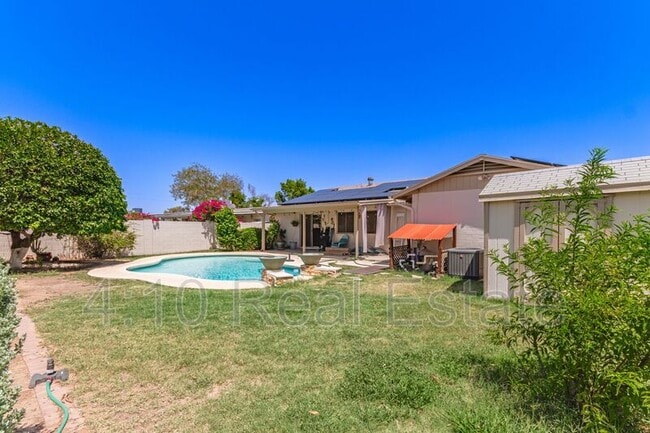 property at 615 E Glade Ave