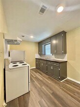 611 N Avenue D in Freeport, TX - Foto de edificio - Building Photo